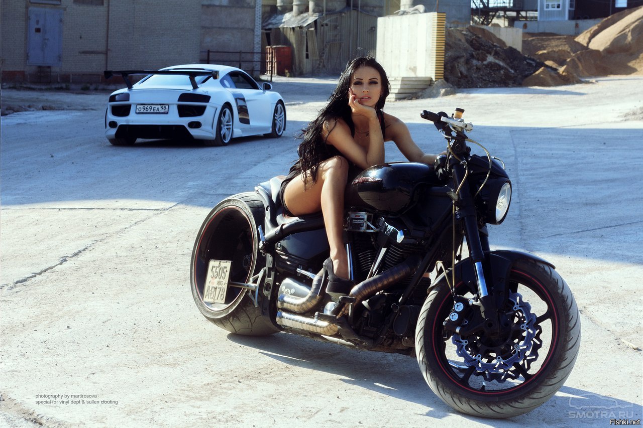 Sexy model Brunettes on a motorcycle in Puente Alto
