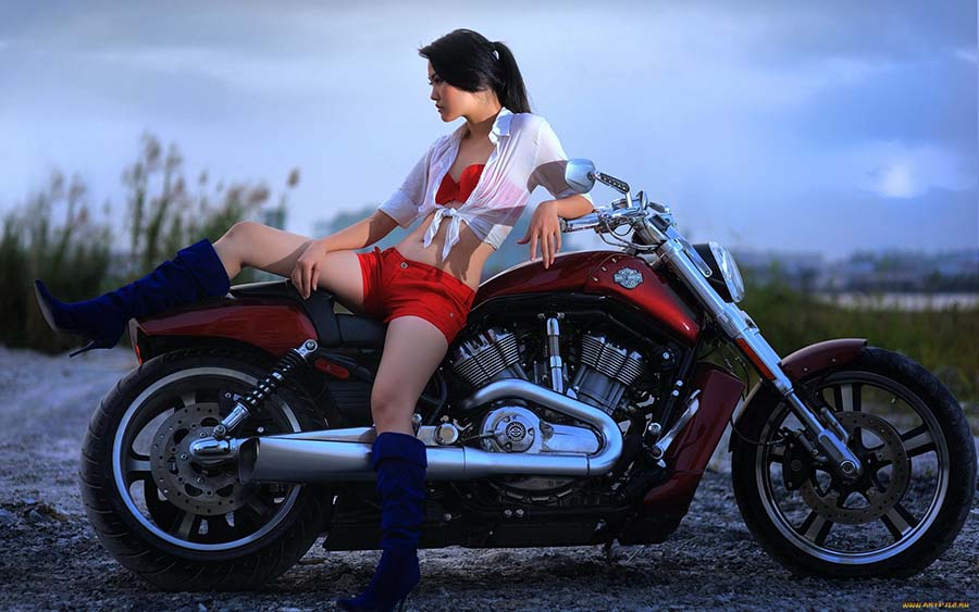 Beautiful girls and motorcycles in Puente Alto