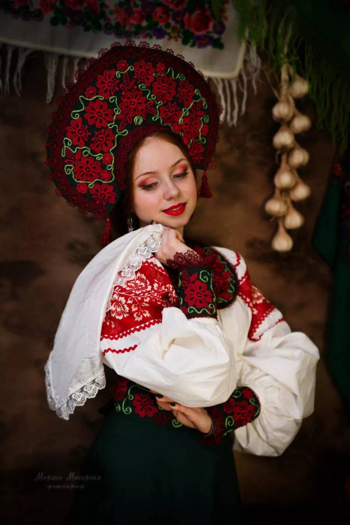 Women in Slavic costumes underwear in Puente Alto