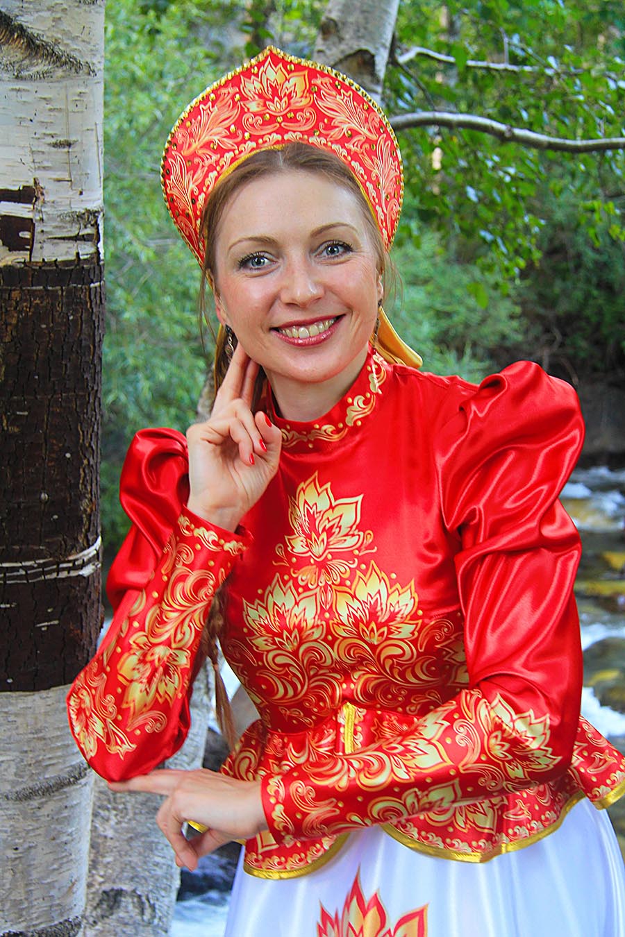 Women in Slavic costumes in Puente Alto