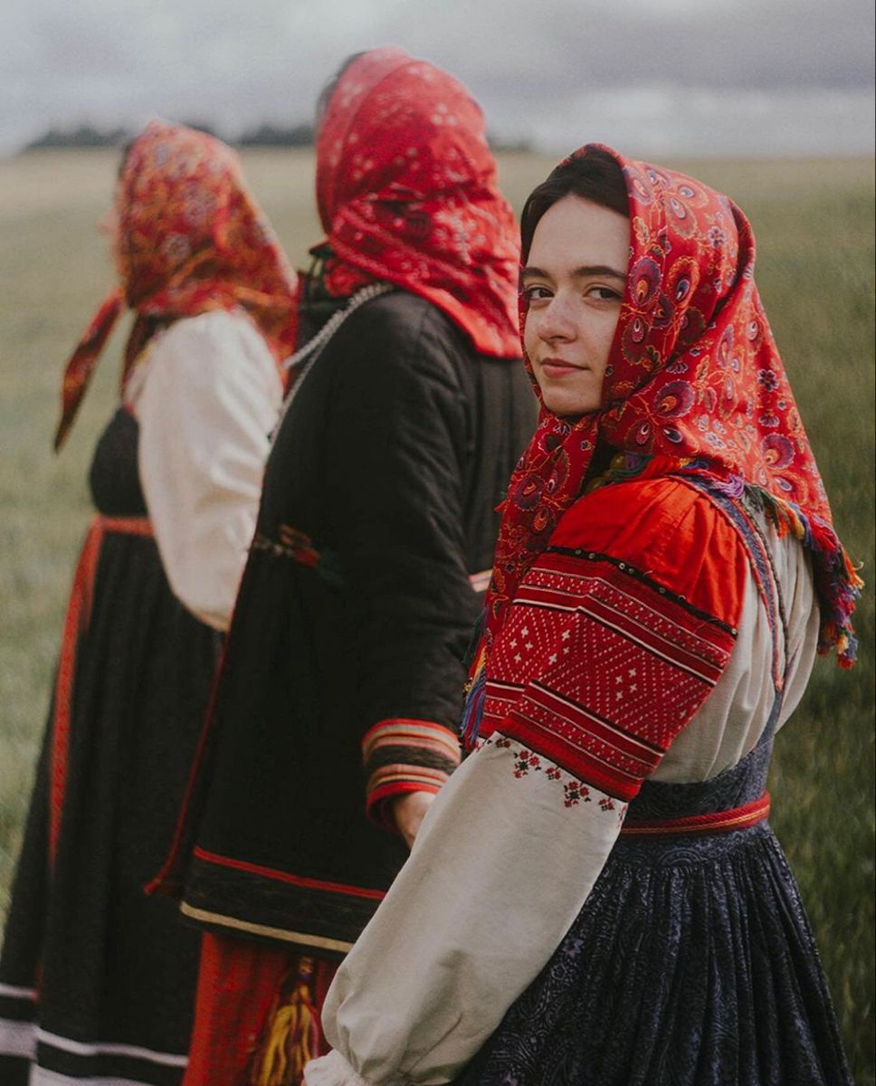 Women in Slavic costumes in Puente Alto