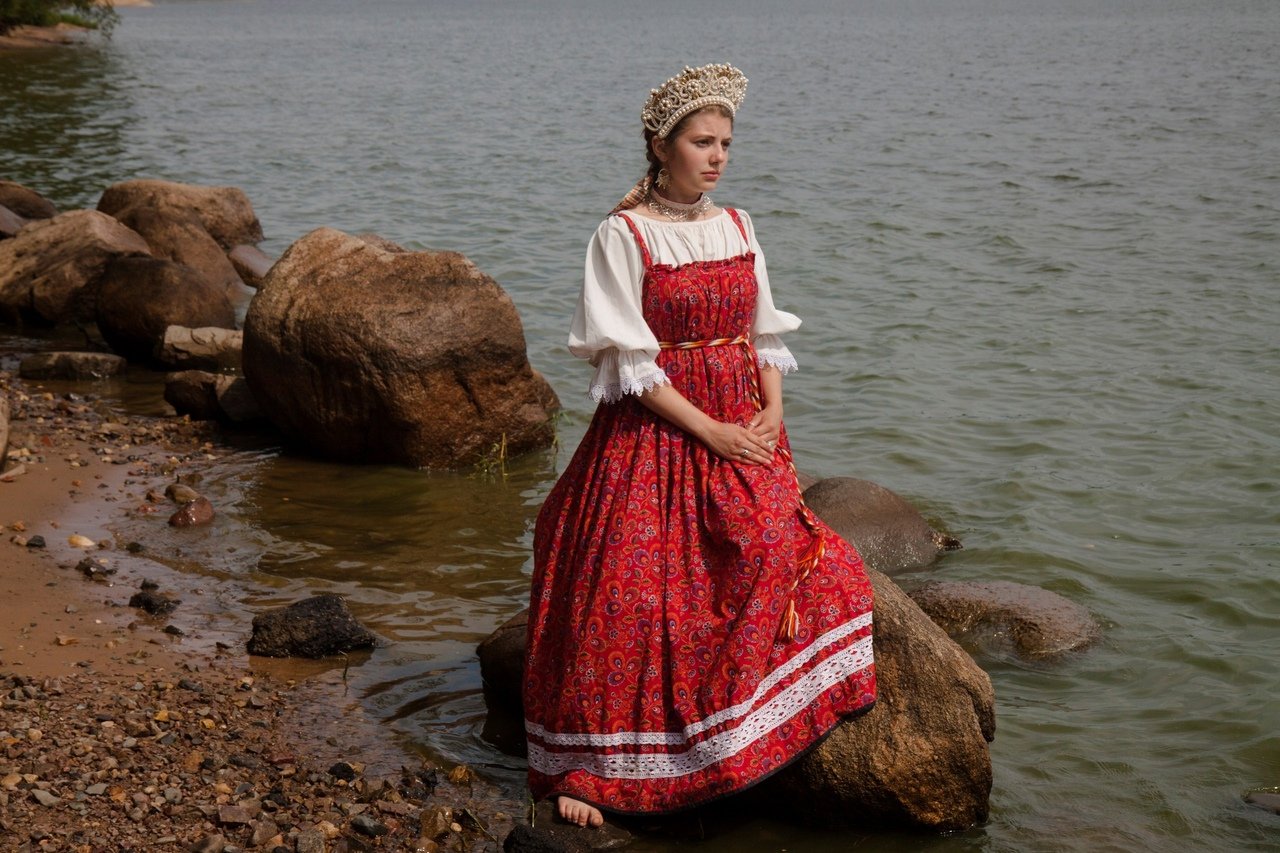 Women in Slavic costumes in Puente Alto