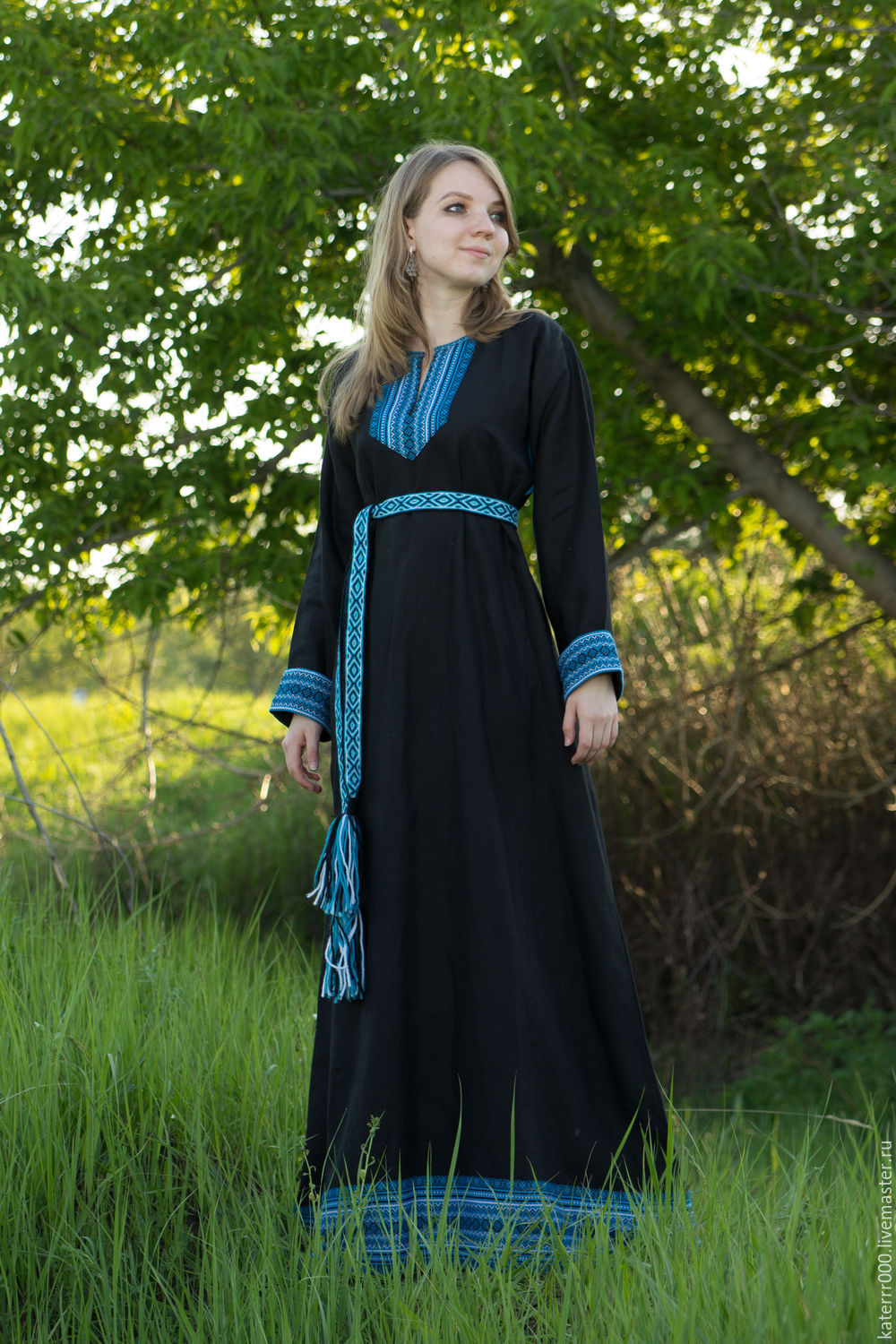 Women in Slavic costumes in Puente Alto