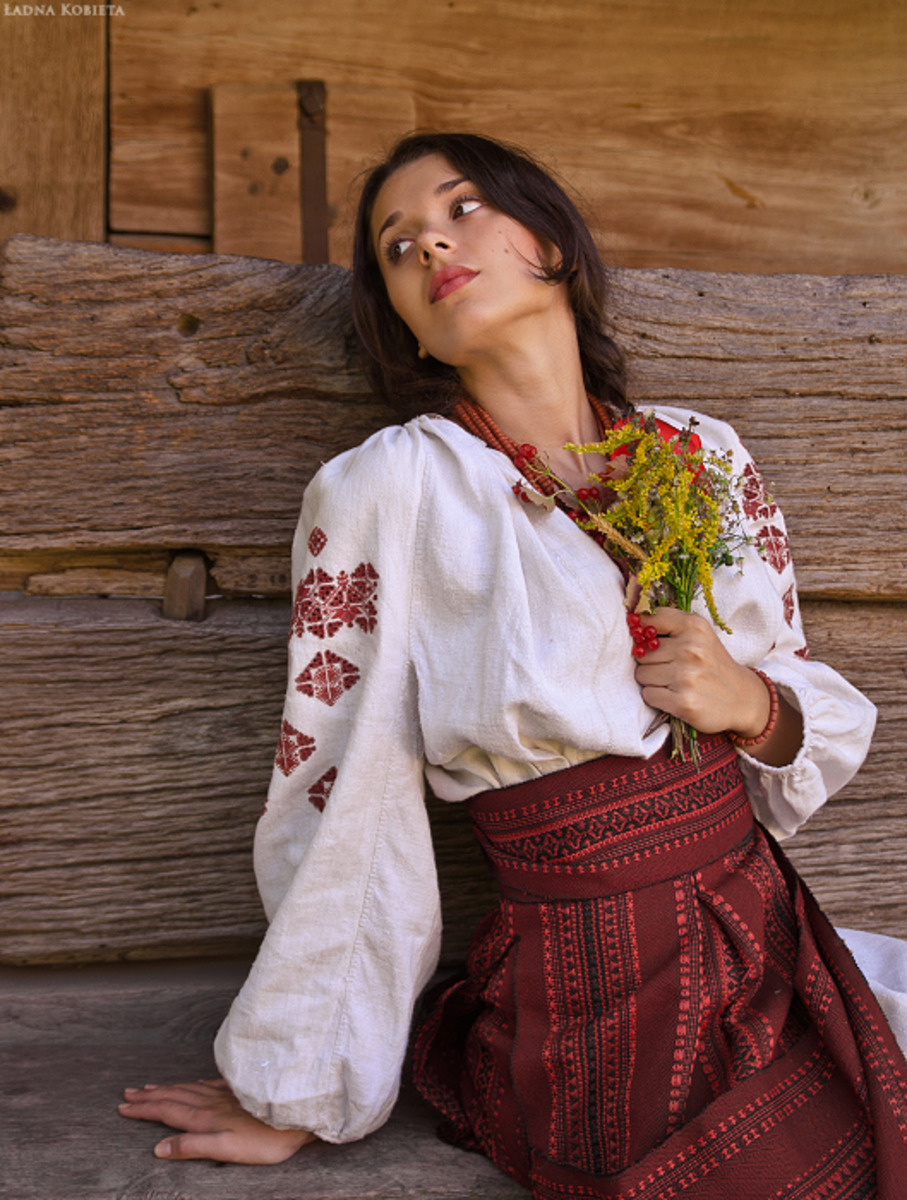 Girls in Slavic costumes in Puente Alto