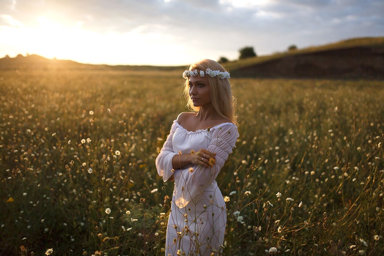 Girls in Slavic costumes in Puente Alto