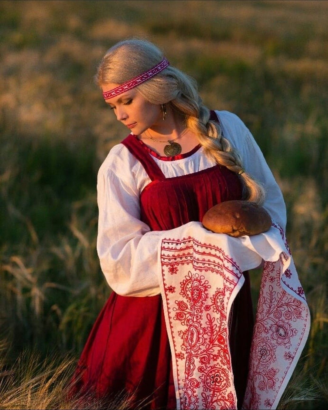Girls in Slavic costumes in Puente Alto