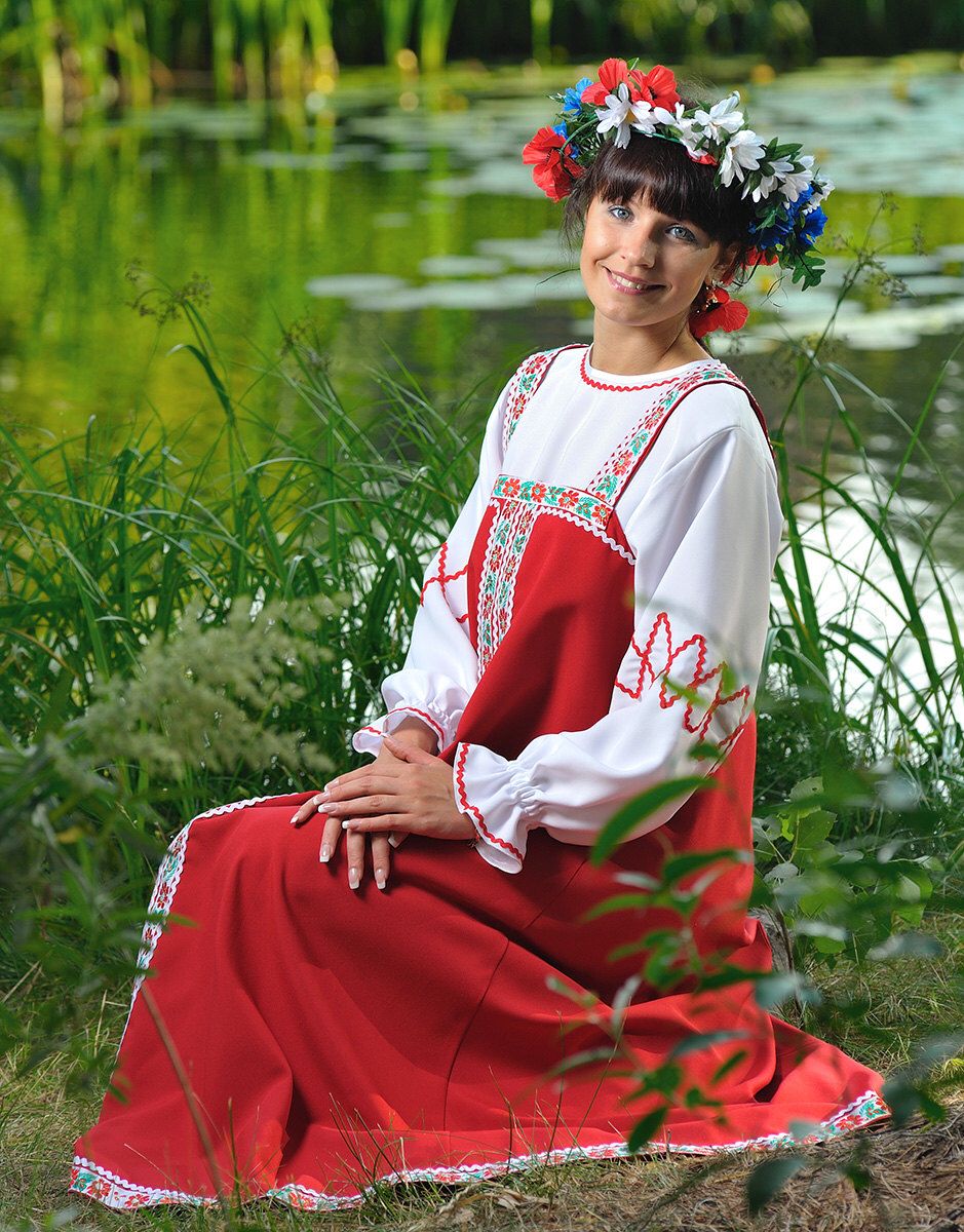 Beautiful girl Girls in Slavic costumes in Puente Alto