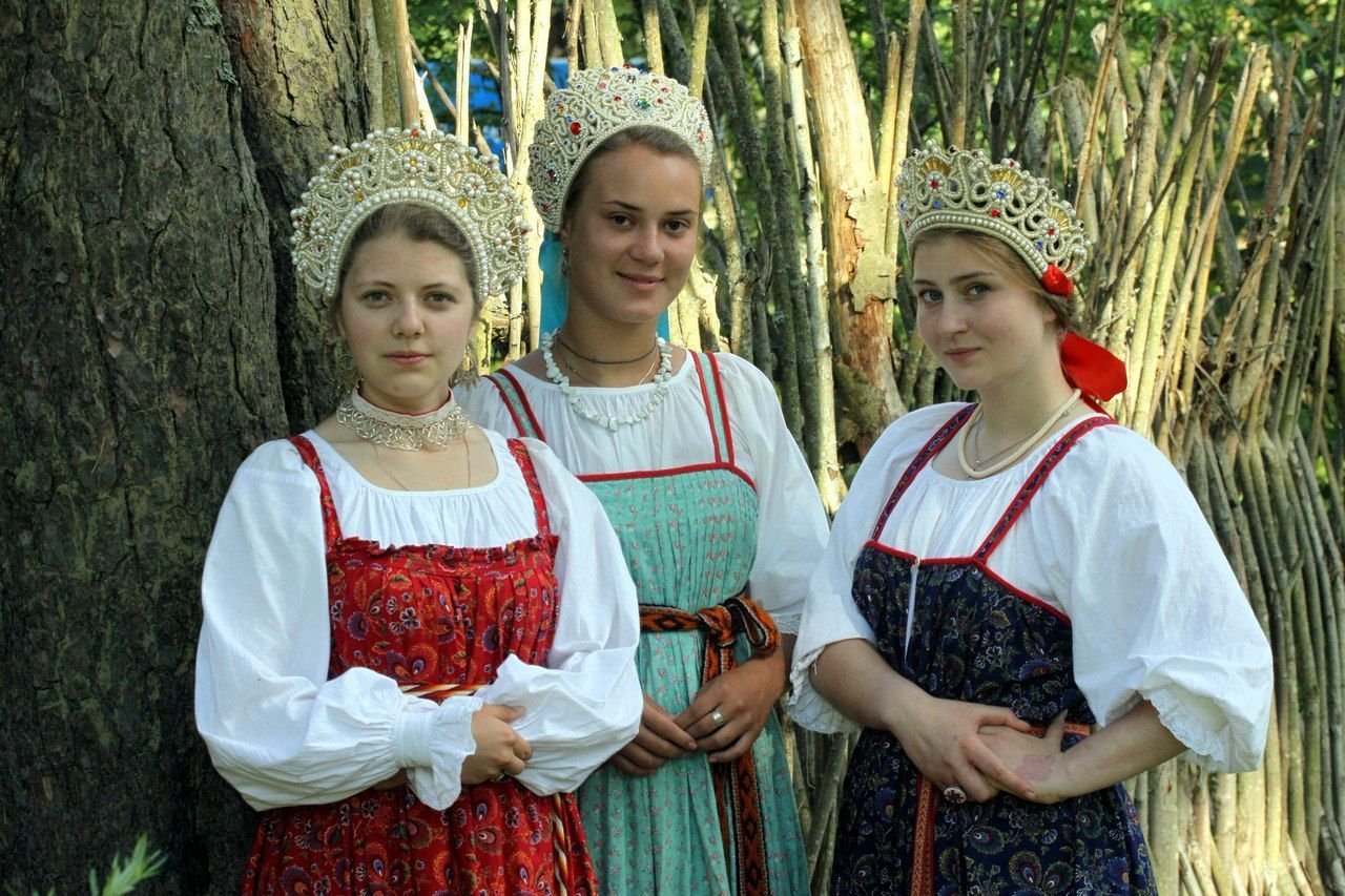 Sexy model Girls in Slavic costumes in Puente Alto